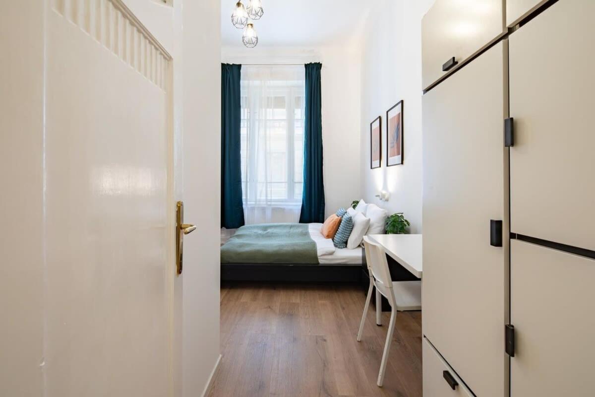 - Large - Modern At River Apartamento