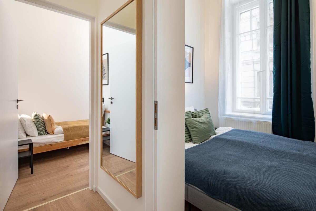 - Large - Modern At River Apartamento