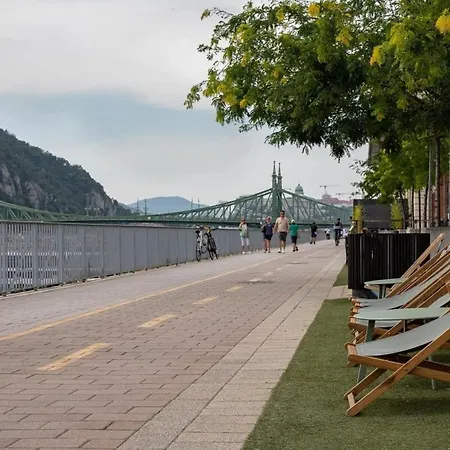 Central - Large - Modern At River Budapest Exterior photo