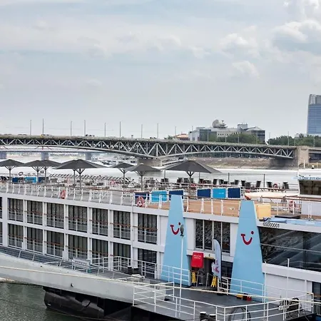 Central - Large - Modern At River Budapest Exterior photo
