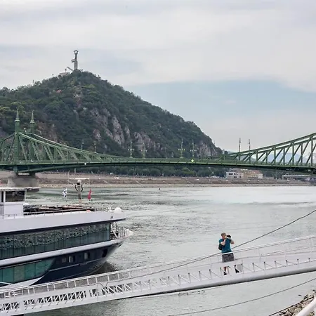 Central - Large - Modern At River Budapest Exterior photo
