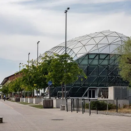 Central - Large - Modern At River Budapest Exterior photo